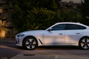 BMW i4: Elektrikli Güç ve Lüks Tasarımın Buluşması