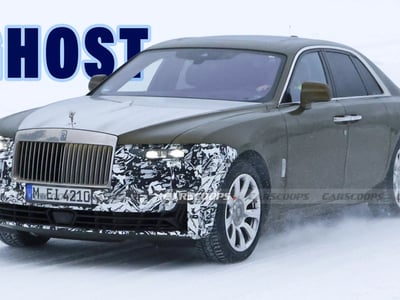 Haberler 2026 Rolls-Royce Ghost Seri 2 Gizli Bir Stil Güncellemesi Aldı
