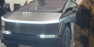 Tesla Cybertruck: Geleceğin Otomobili mi?