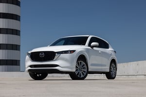 Yenilenen 2024 Mazda CX-5: Sportif Tasarım ve Yenilikçi Teknolojiler