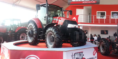 TRAKTÖR CASE IH, YENİ GÖZDESİ FARMALL U SERİSİ İLE  ADANA’DA GÖVDE GÖSTERİSİ YAPIYOR