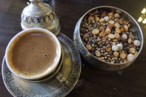 İçecekler Orta Şekerli Menengiç Kahvesi (Süt İle)