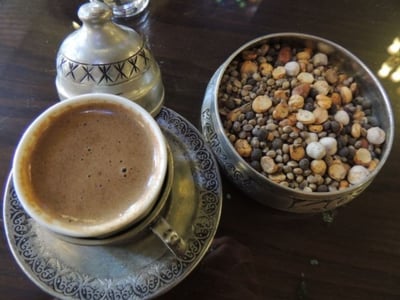 Getränke Menengiç Kaffee mit mittlerem Zucker (mit Milch)