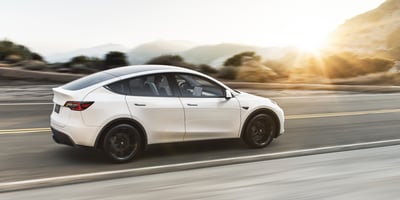 Yeni 2024 Tesla Model Y ve Fiyatları: Güvenlikte Çığır Açan Teknoloji