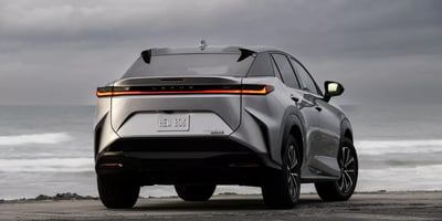 Yeni Neslin Temsilcisi: Lexus RZ 300e - Elektrikli Lüksün Yeniden Tanımı