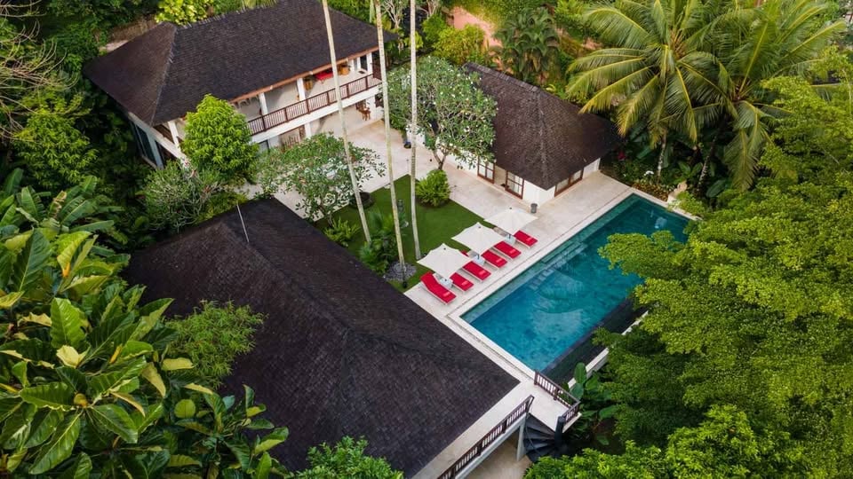 Villa Complex for Sale – Tabanan – 10 Rooms and 3 Pools