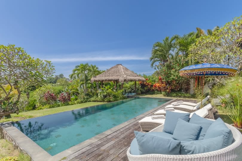 4BR Villa – Badung – Large tropical garden
