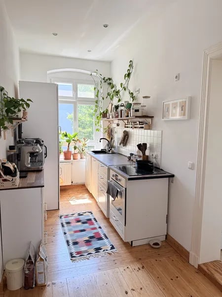 2Rm Apartment – Lichtenberg – Altbau with balconies