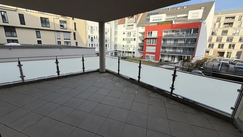3.5BR Apartment – Böblingen – Balcony and modern kitchen