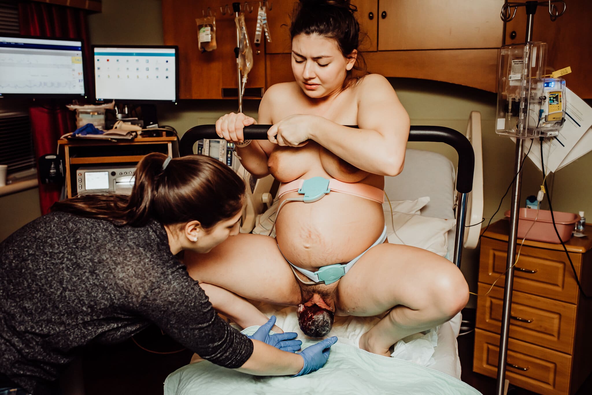 MaineBirthPhotographerMidwifeWatertubdelivery30.jpg