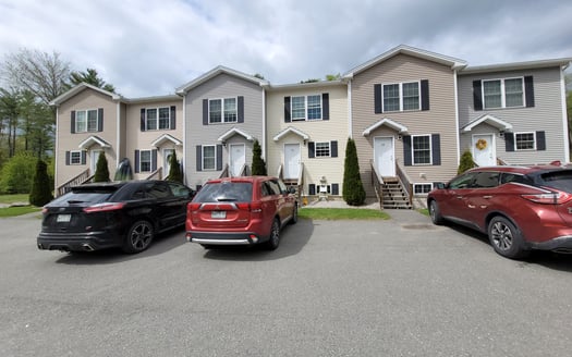 Modern 2 BR 2 Bath Condo w/Large Bsmt – mid November