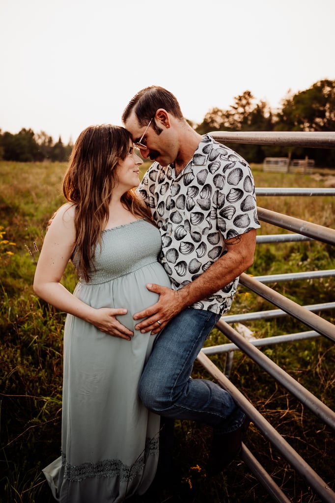 Maine maternity photoshoot with alpaca