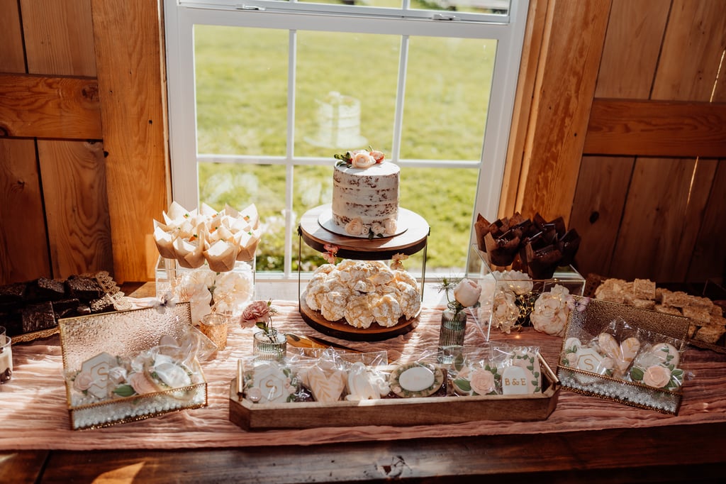 wedding cake table at sunset meadows wedding venue