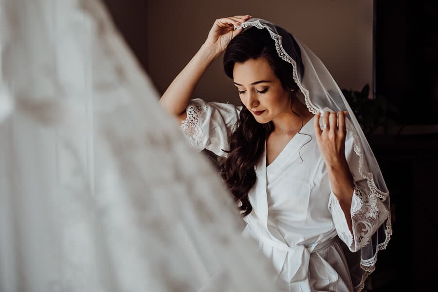 Bride putting on veil photography