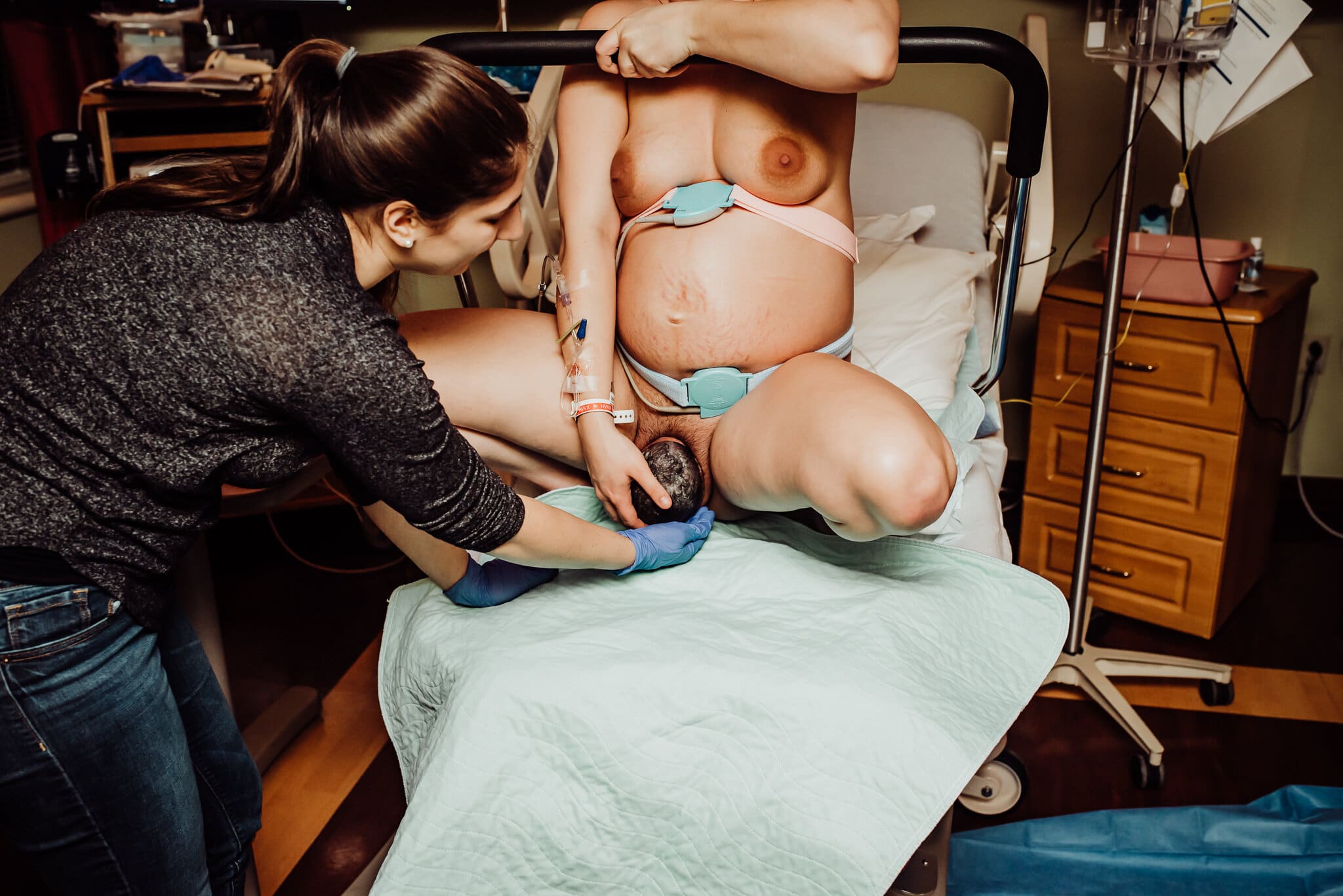 MaineBirthPhotographerMidwifeWatertubdelivery29.jpg