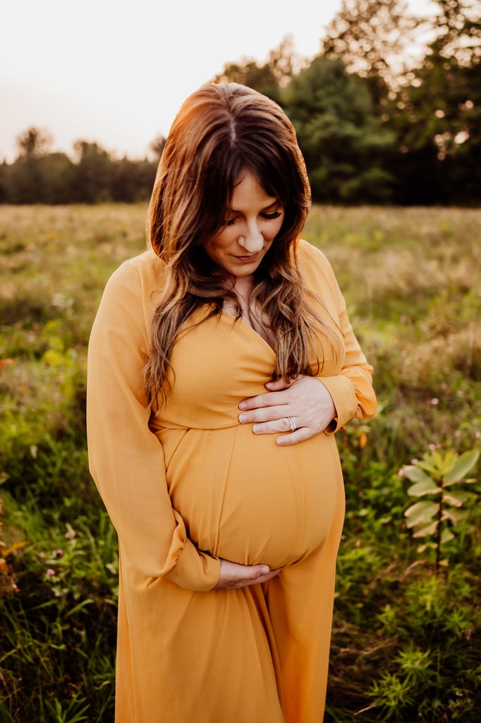 Maine maternity photoshoot with alpaca