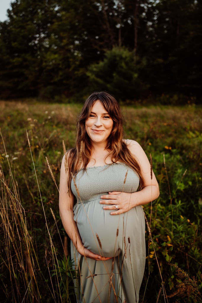 Maine maternity photoshoot with alpaca