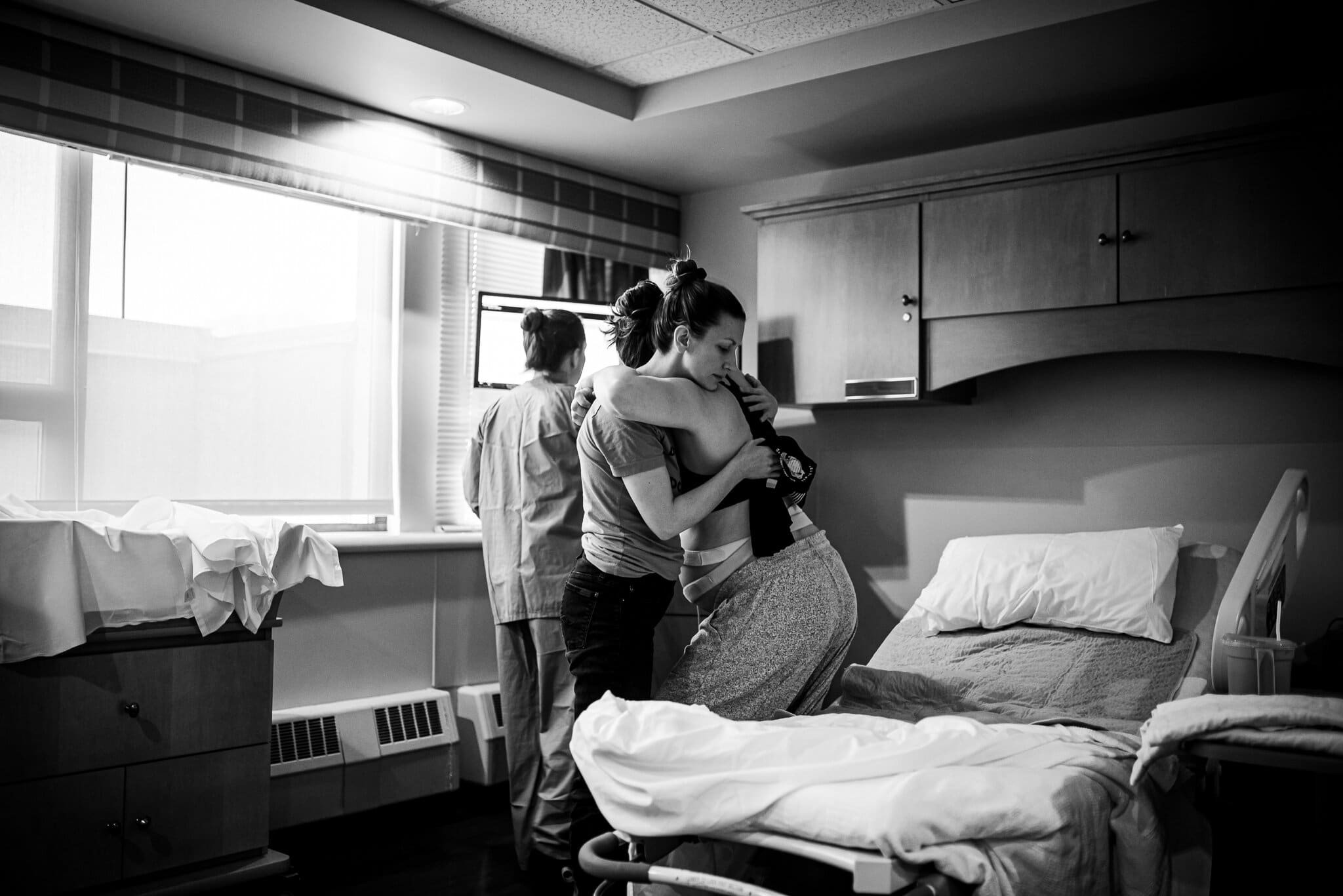 MaineBirthPhotographerMidwifeWatertubdelivery20.jpg