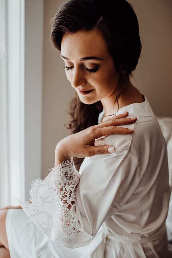 Bride poses photography