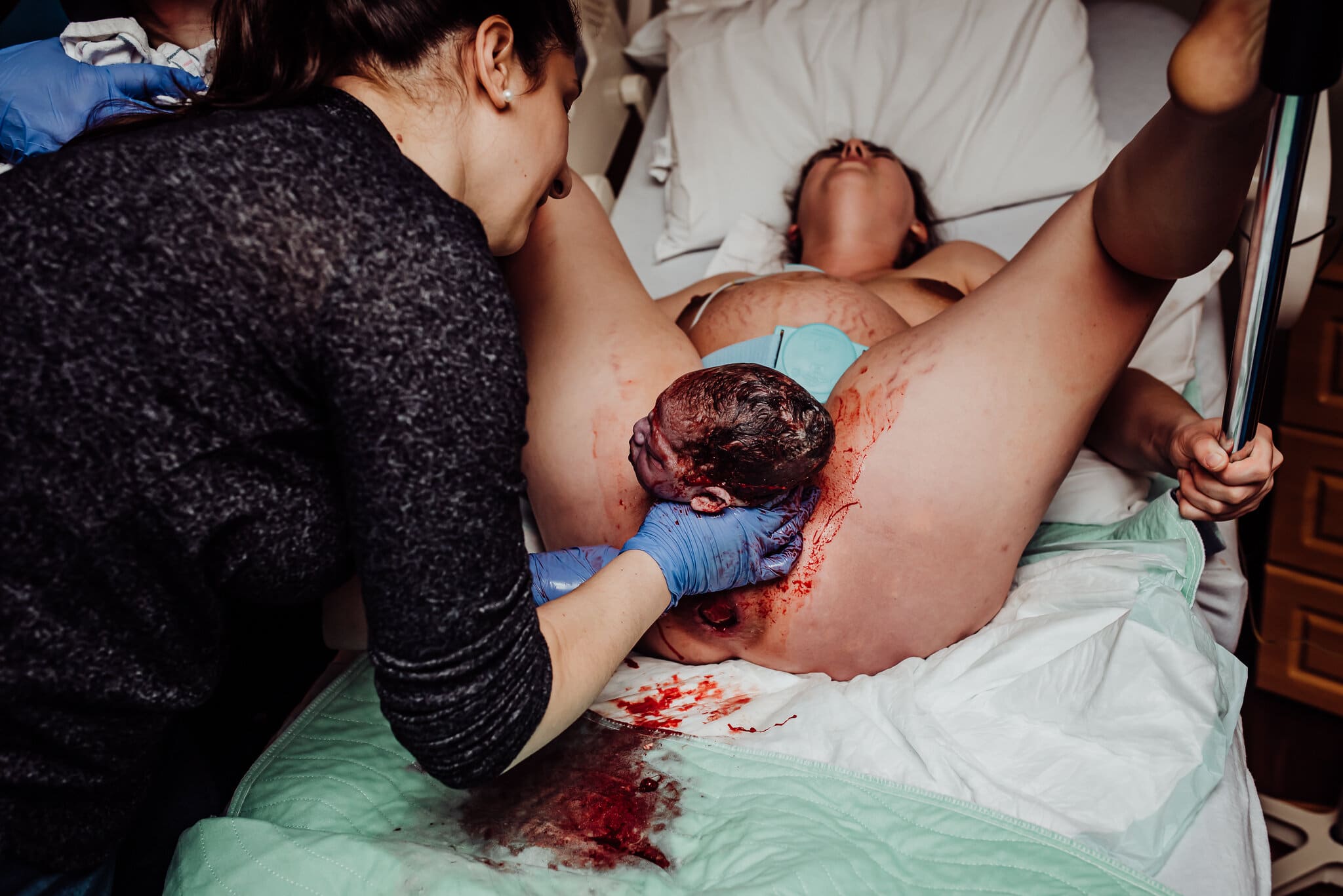 MaineBirthPhotographerMidwifeWatertubdelivery35.jpg