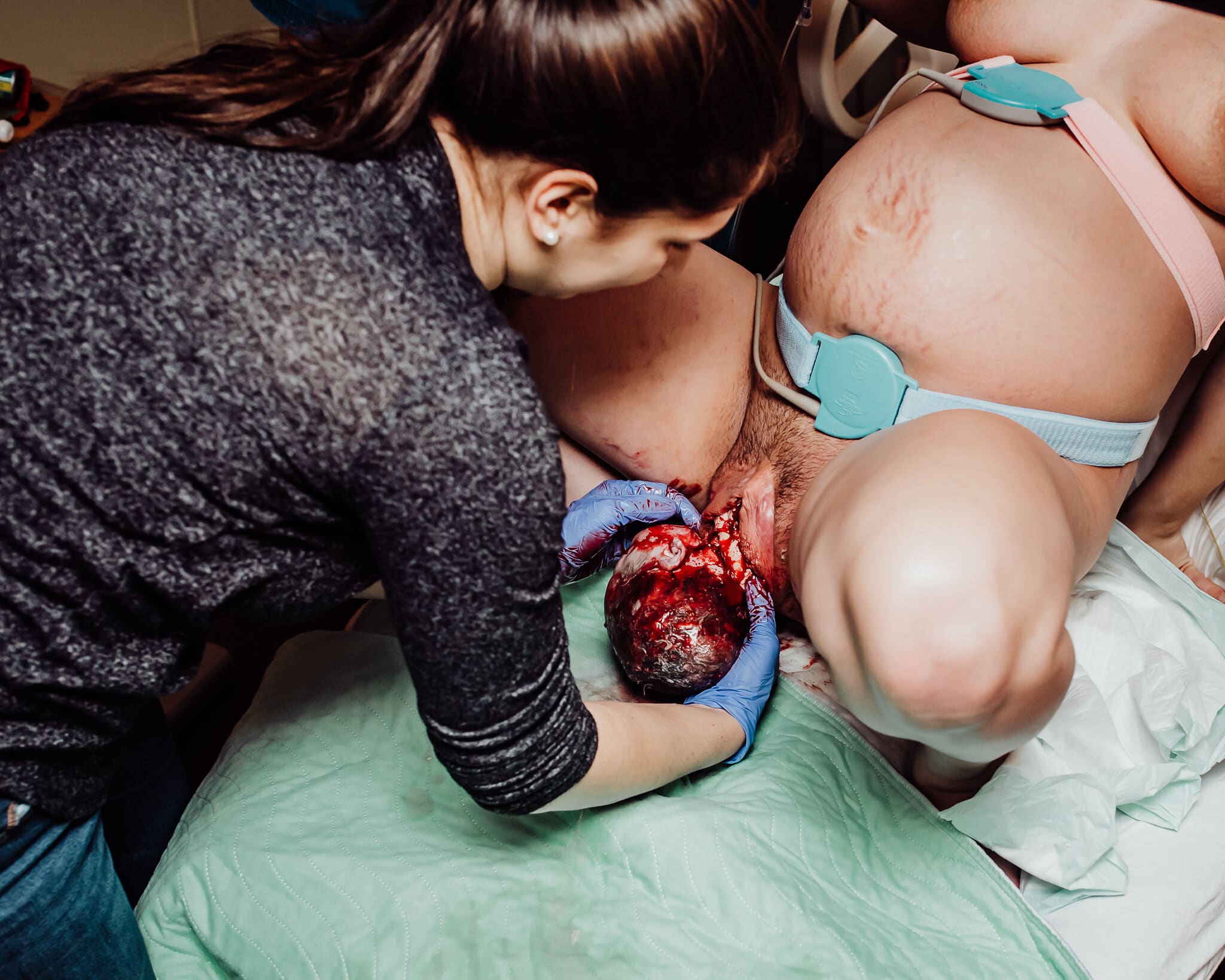 MaineBirthPhotographerMidwifeWatertubdelivery32.jpg
