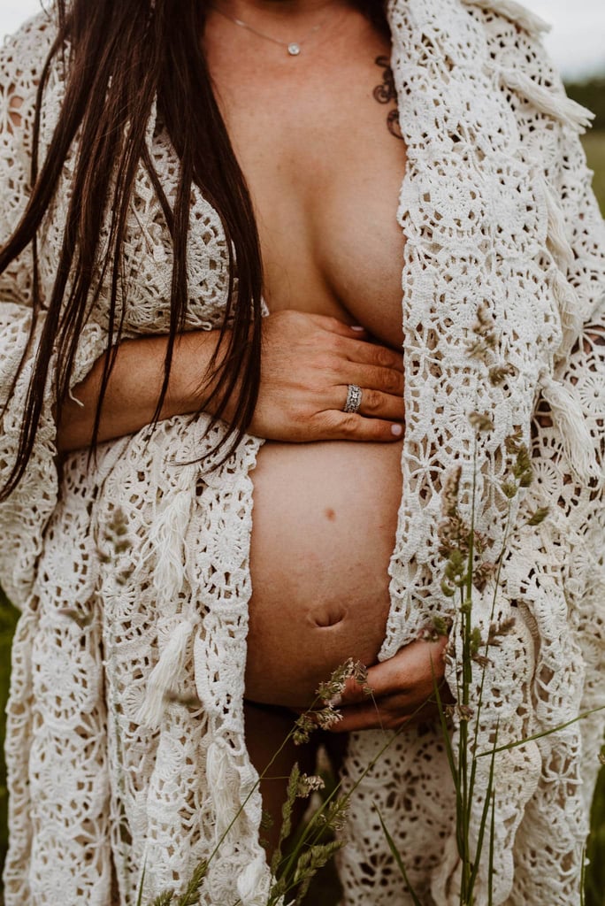 maternity photo Pregnant woman with boho blanket