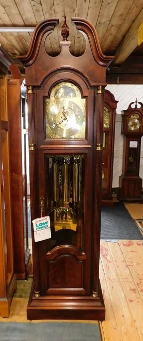 Howard Miller 610-221 “Montague II 