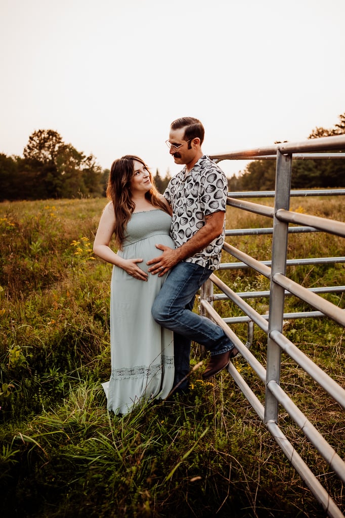 Maine maternity photoshoot with alpaca