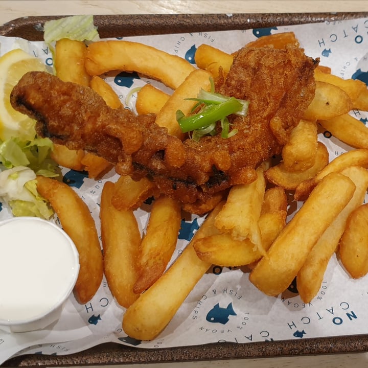 No Catch United Kingdom Smoked vegan haddock & chips Review | abillion