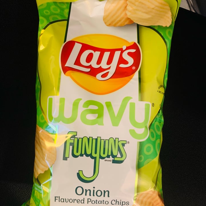 Lay's Wavy Funyuns Onion flavored chips Review abillion
