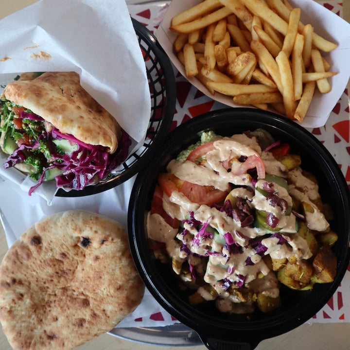 The Hummus & Pita Co. Sweetwater, Hilliard, United States Veggie Pita