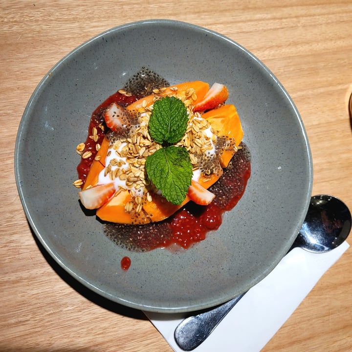 W Cafe Cape Town, South Africa Papaya Split Review | abillion