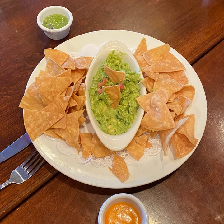 photo of LaCita Authentic Mexican Restaurant Guacamole Appetizer shared by @veganrecipesandvibes on  01 May 2023 - review