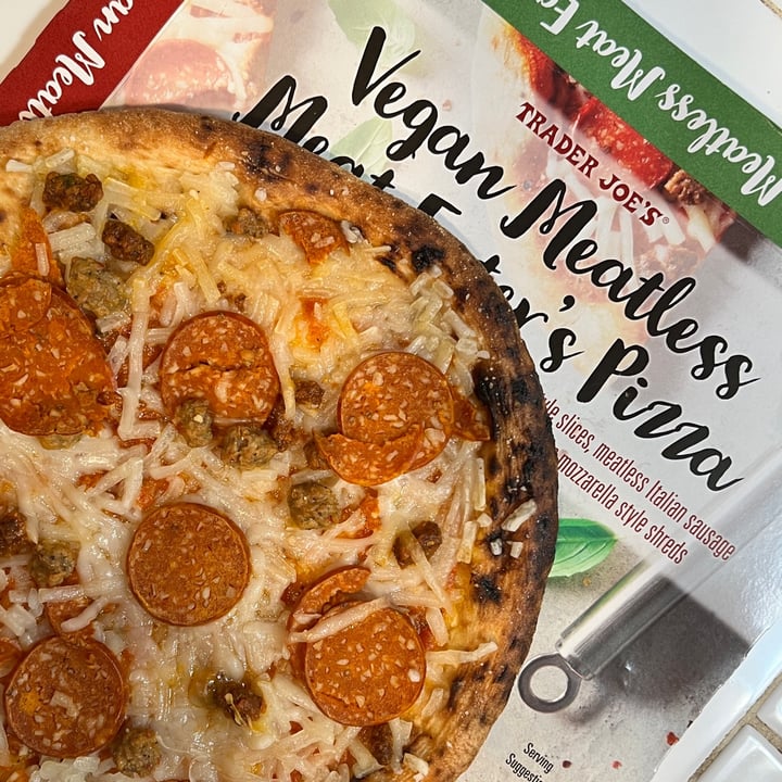 Trader Joe's Vegan meatless meat eaters pizza Review abillion