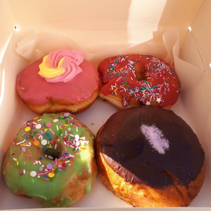 Delish Vegan Doughnuts Madrid, Spain Donuts sabores variados Review