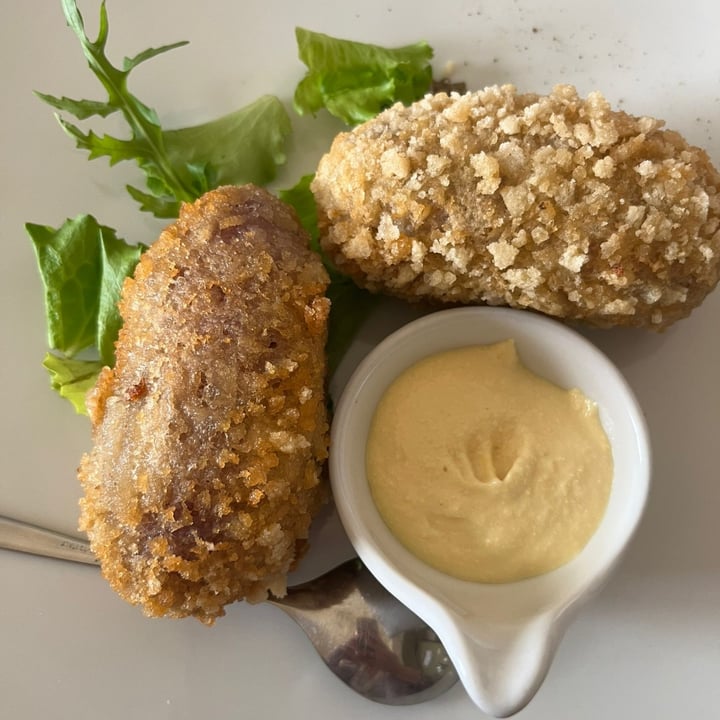 Pesto di Pistacchio Trani, Italy Crocchette di patata viola con