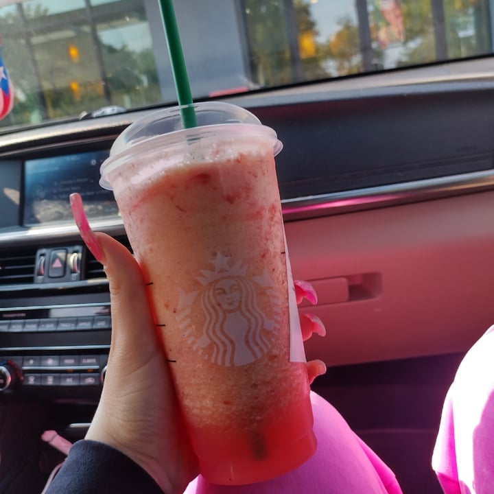 Starbucks frozen pineapple passion fruit lemonade Review abillion
