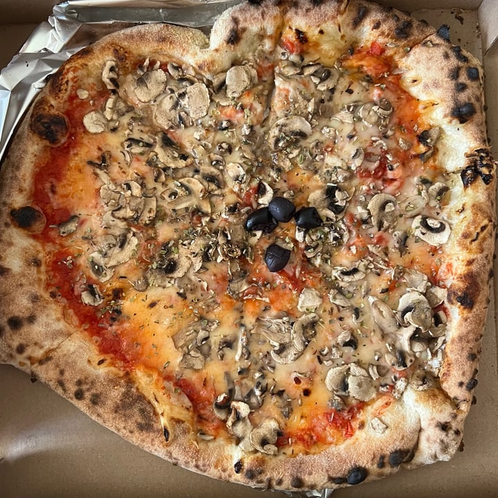 Franko’s Pizza & Bar Zagreb, Croatia Pizza funghi vegan Review abillion