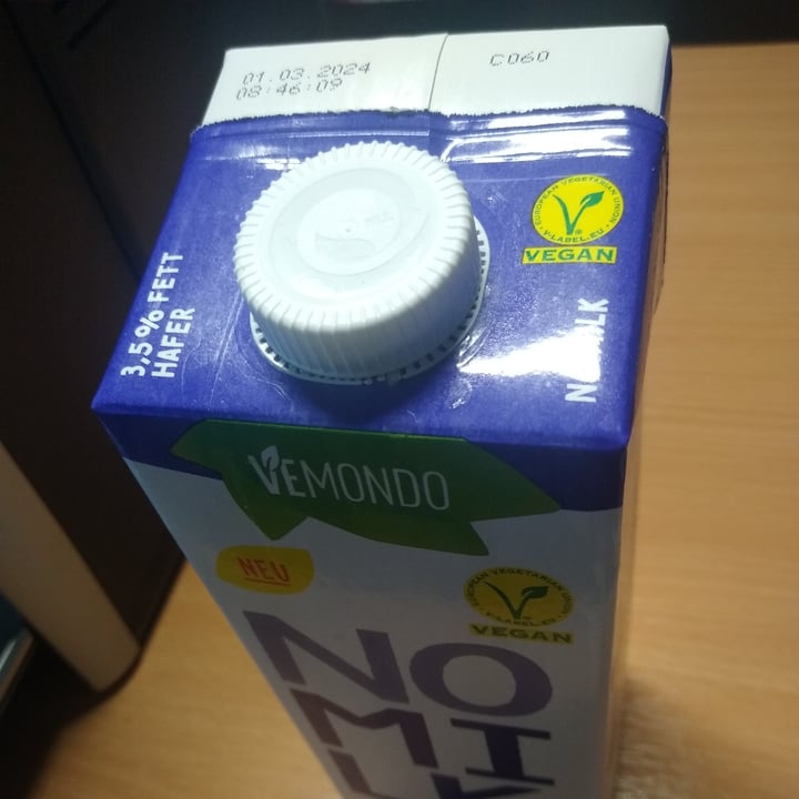 photo of Vemondo no milk (oat) 3,5% shared by @alexsea on  29 Mar 2023 - review