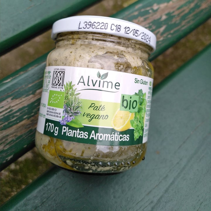 photo of Alvime Paté de plantas aromáticas shared by @walkabout-veg on  25 Mar 2023 - review