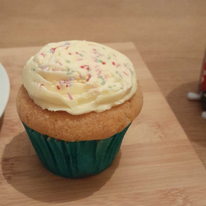 photo of Vegan Bay Baker cupcake shared by @jennia on  29 Dec 2022 - review
