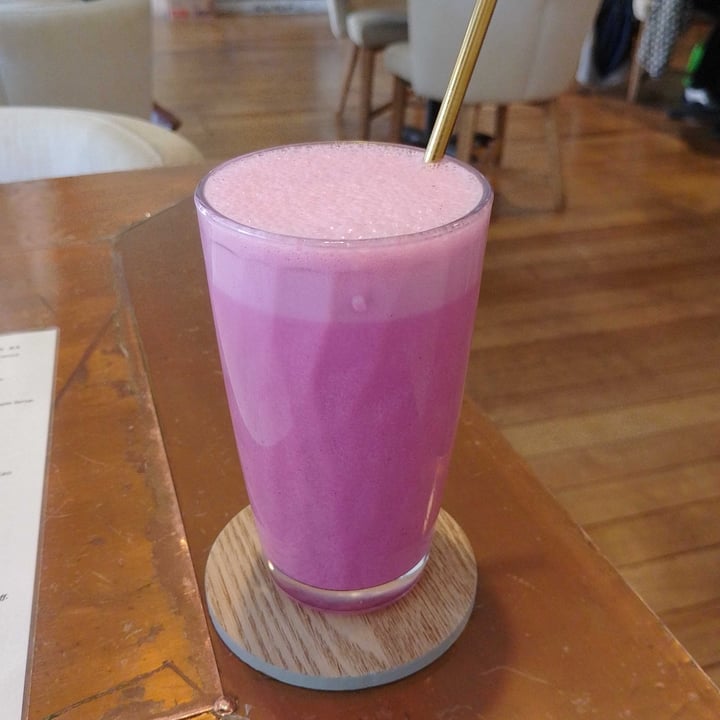 photo of The Little Poet Pink Dragon Fruit Smoothie shared by @veganadam on  31 May 2023 - review