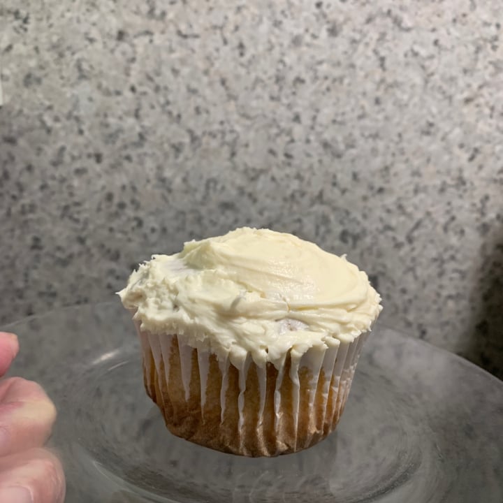 Duncan Hines Dolly Parton’s Creamy Buttercream Frosting Review abillion