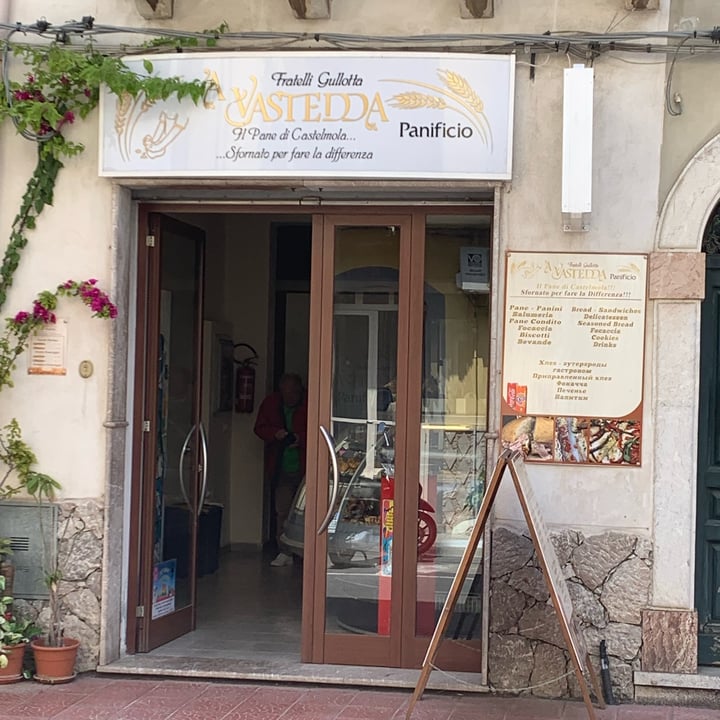 photo of A Vestadda Panificio – Gullotta Giorgio focaccia con patate e cipolla shared by @unejanie on  01 Jun 2023 - review