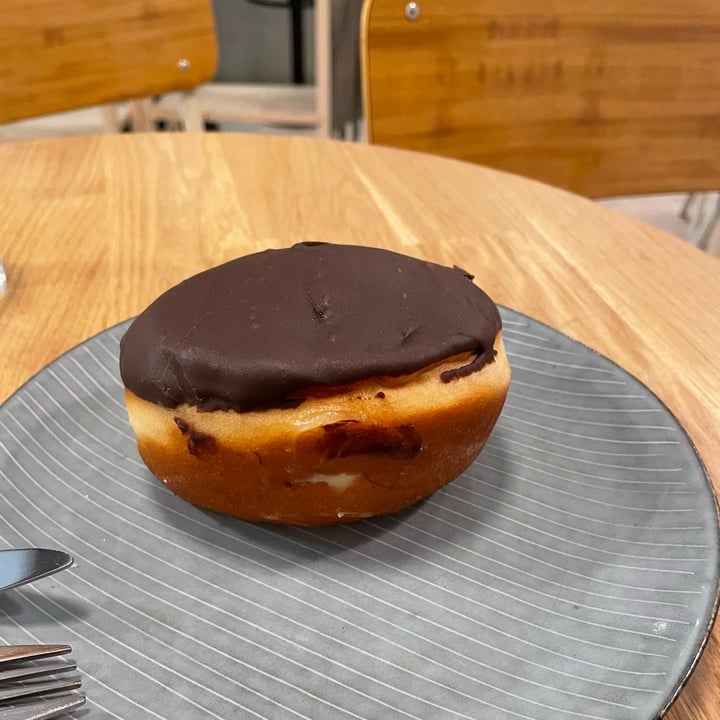 photo of Delish Vegan Doughnuts Boston Cream shared by @sara18 on  02 Jun 2023 - review