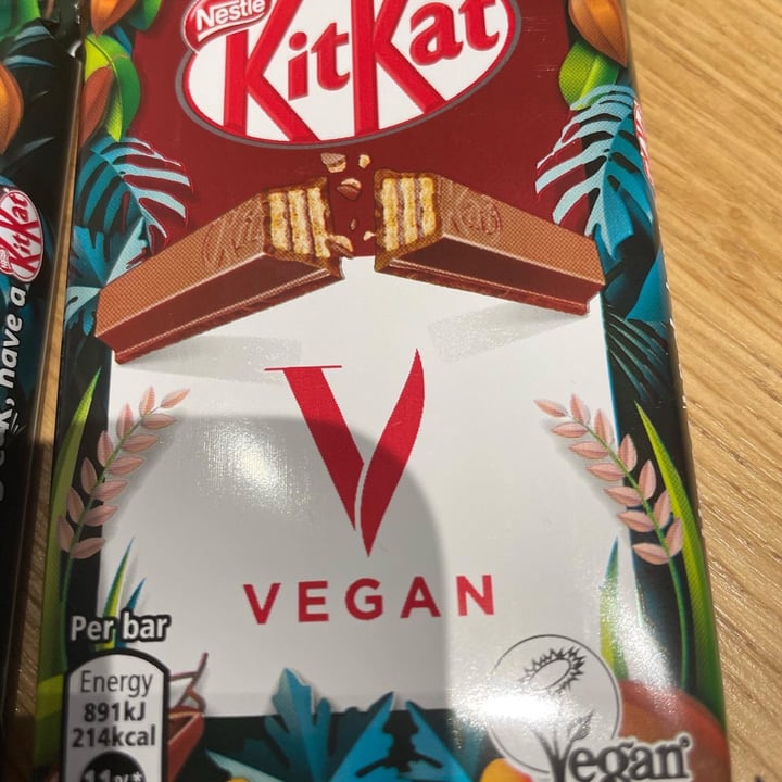 photo of kitkat vegan kit kat vegan shared by @veganarian-yogi on  20 Dec 2022 - review