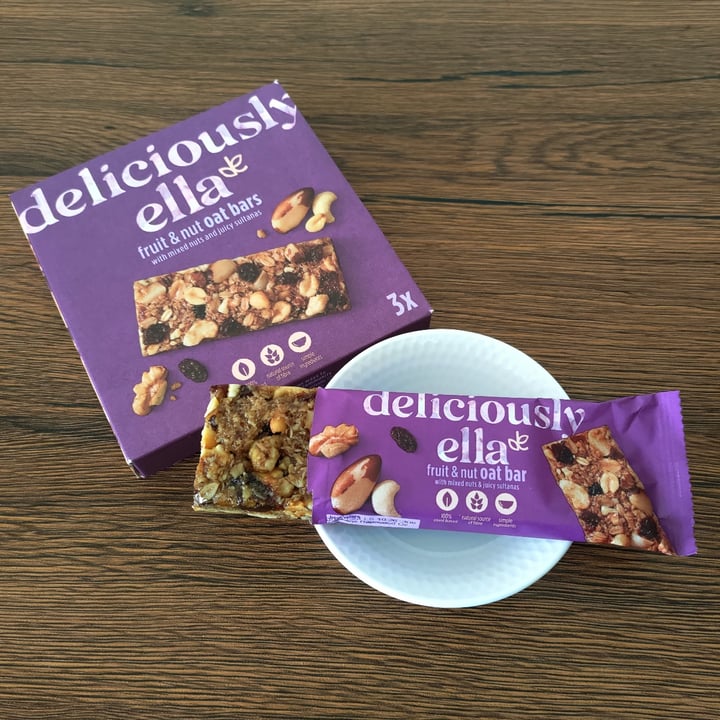 Deliciously Ella Fruit & Nut Oat Bars Review abillion
