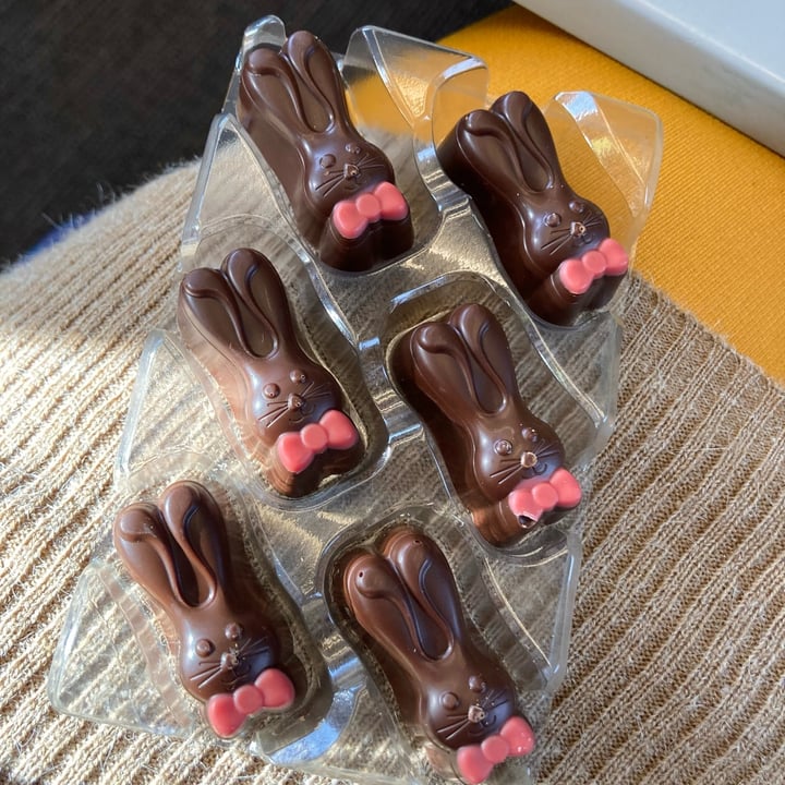 hotel chocolat Unbelievably Vegan Raspberry Creamy Nutmilk Bunnies