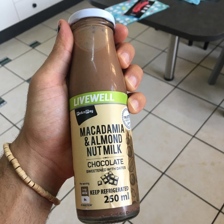 Pick n Pay Macadamia & Almond Nut Milk Chocolate Review abillion