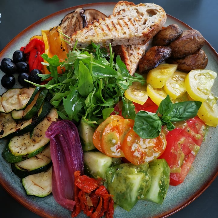 Trapizza Southern Islands, Singapore Antipasto Review | abillion